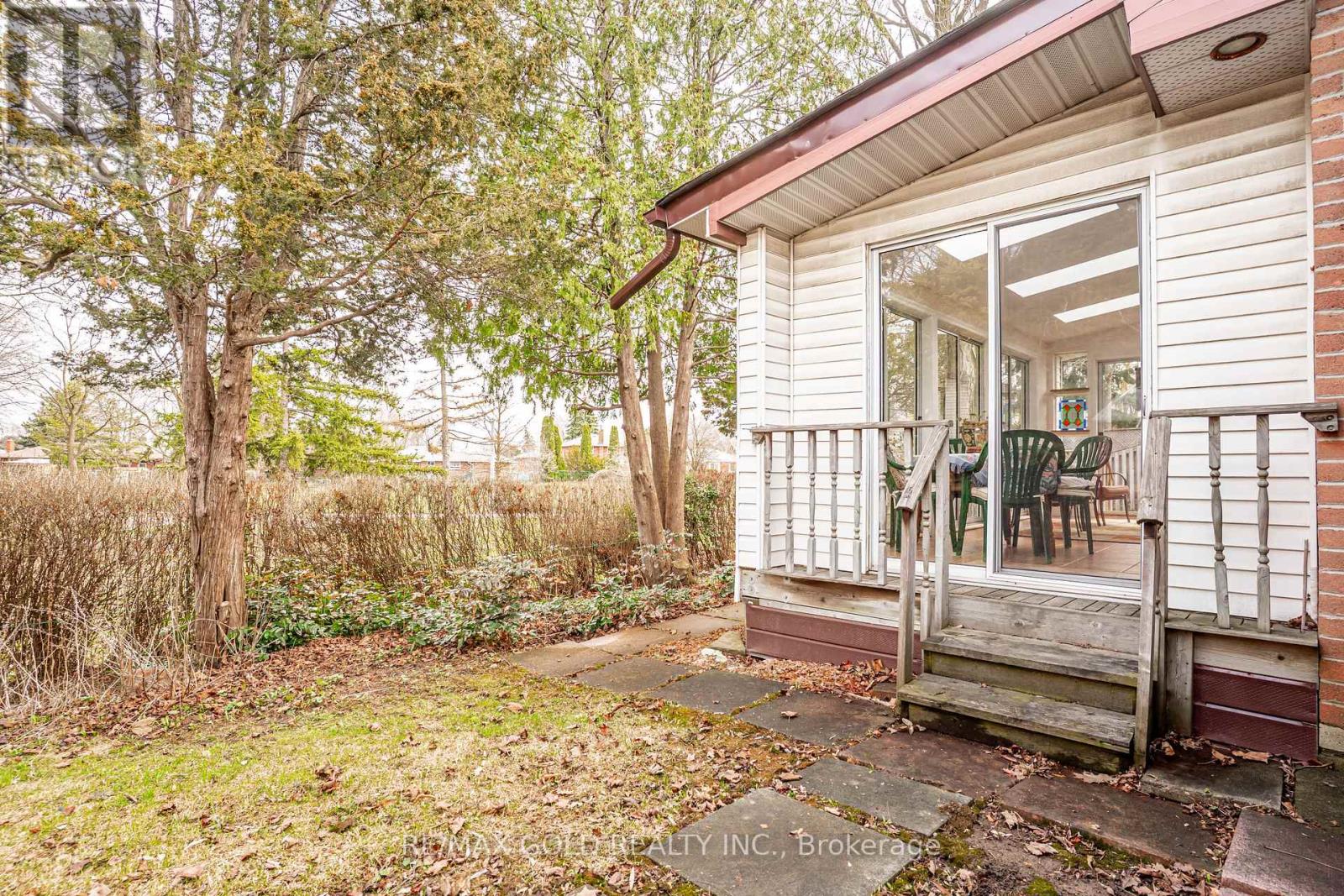 16 DONALDA PLACE - 41