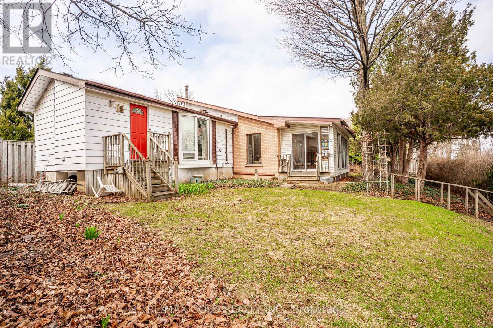 16 DONALDA PLACE - 42