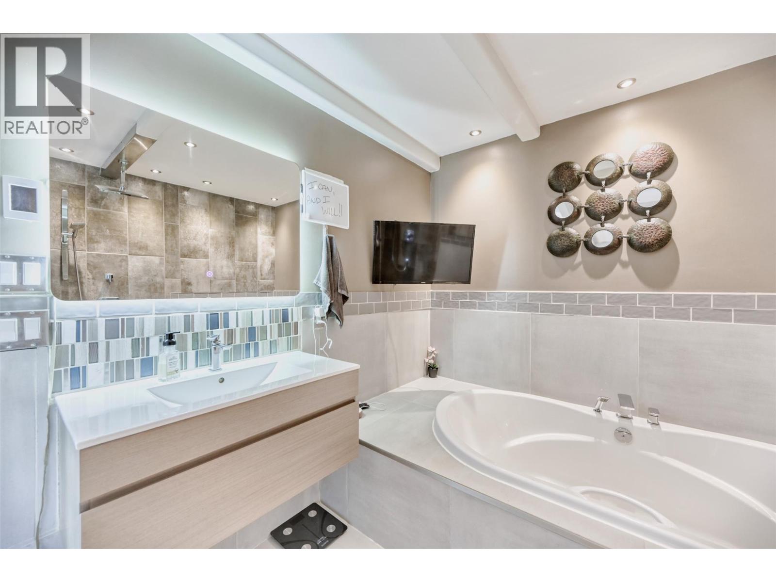 11629 97th Highway, Osoyoos