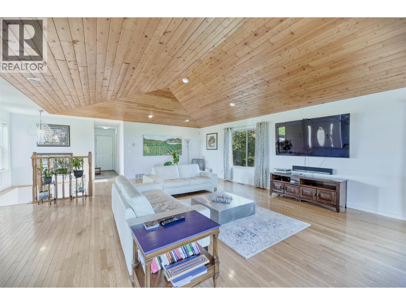 11629 97th Highway, Osoyoos