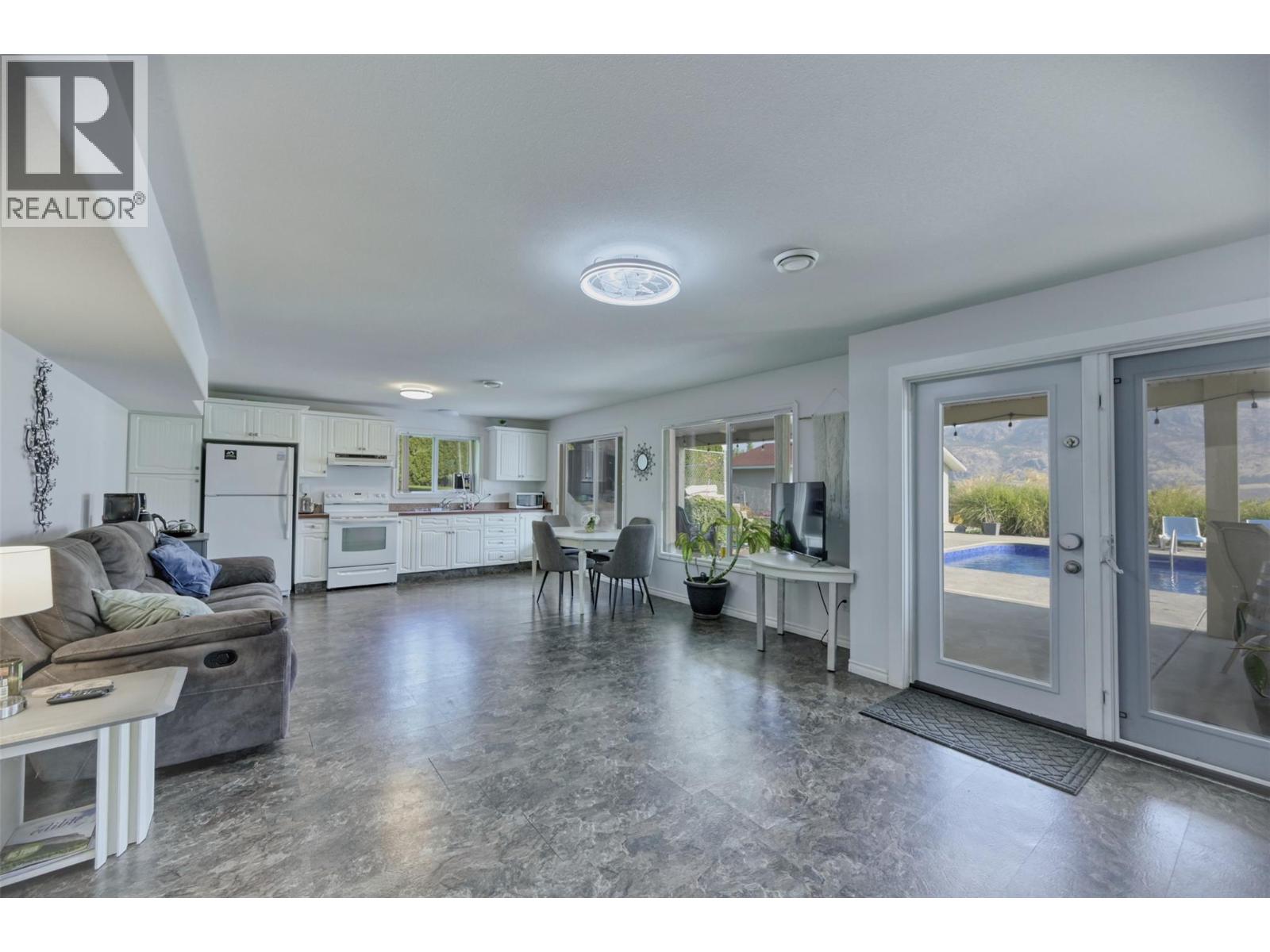 11629 97th Highway, Osoyoos