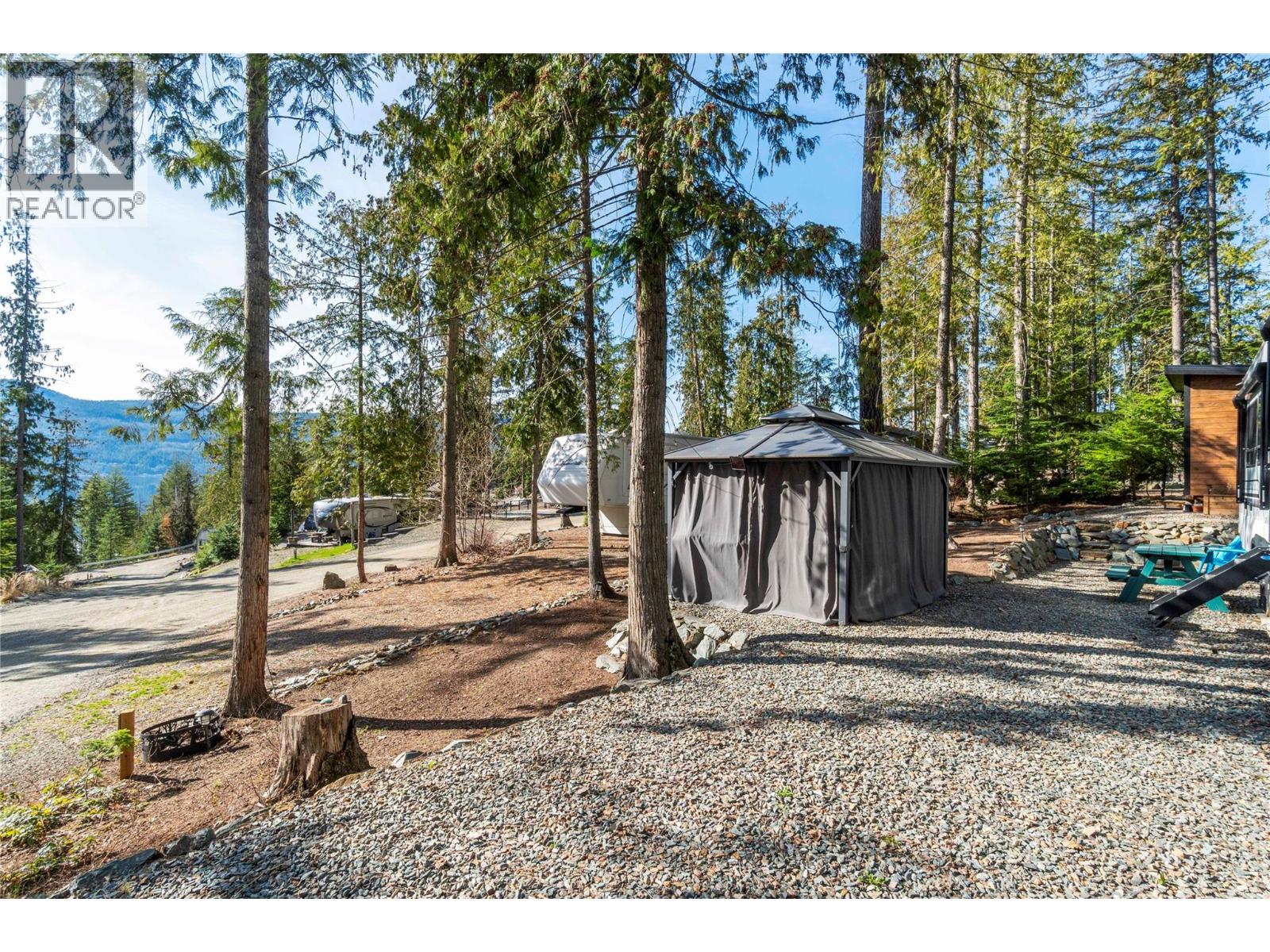  5363 Squilax-Anglemont Road, Celista