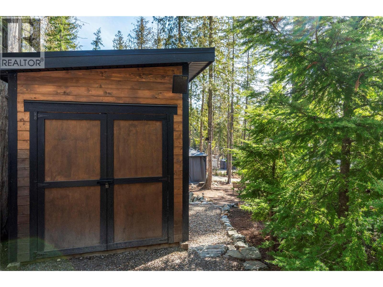  5363 Squilax-Anglemont Road, Celista