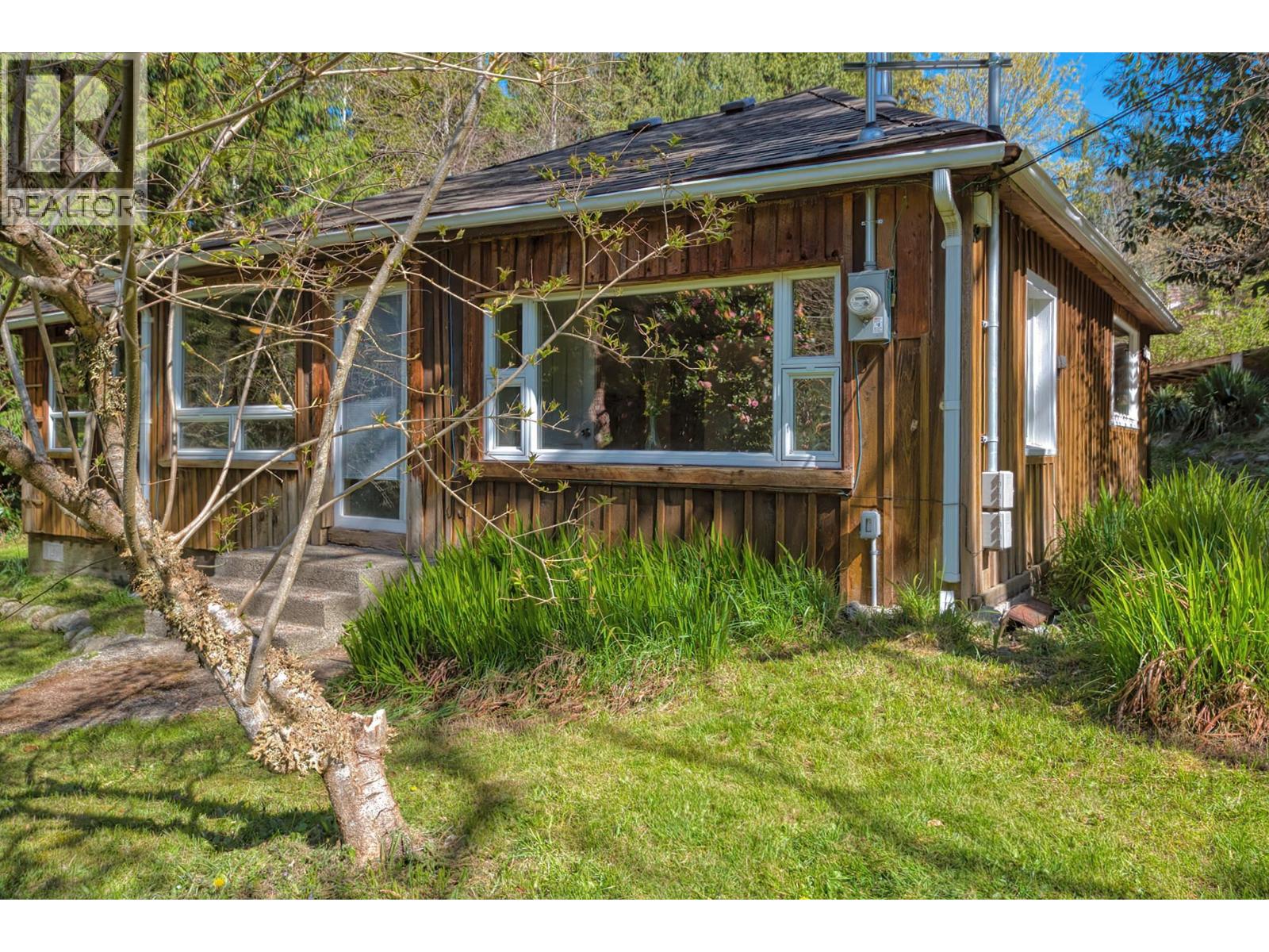 8200 REDROOFFS ROAD, Halfmoon Bay