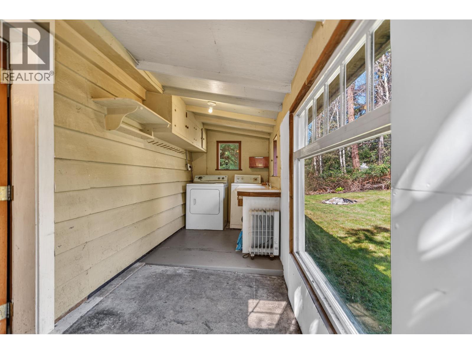 8200 REDROOFFS ROAD, Halfmoon Bay