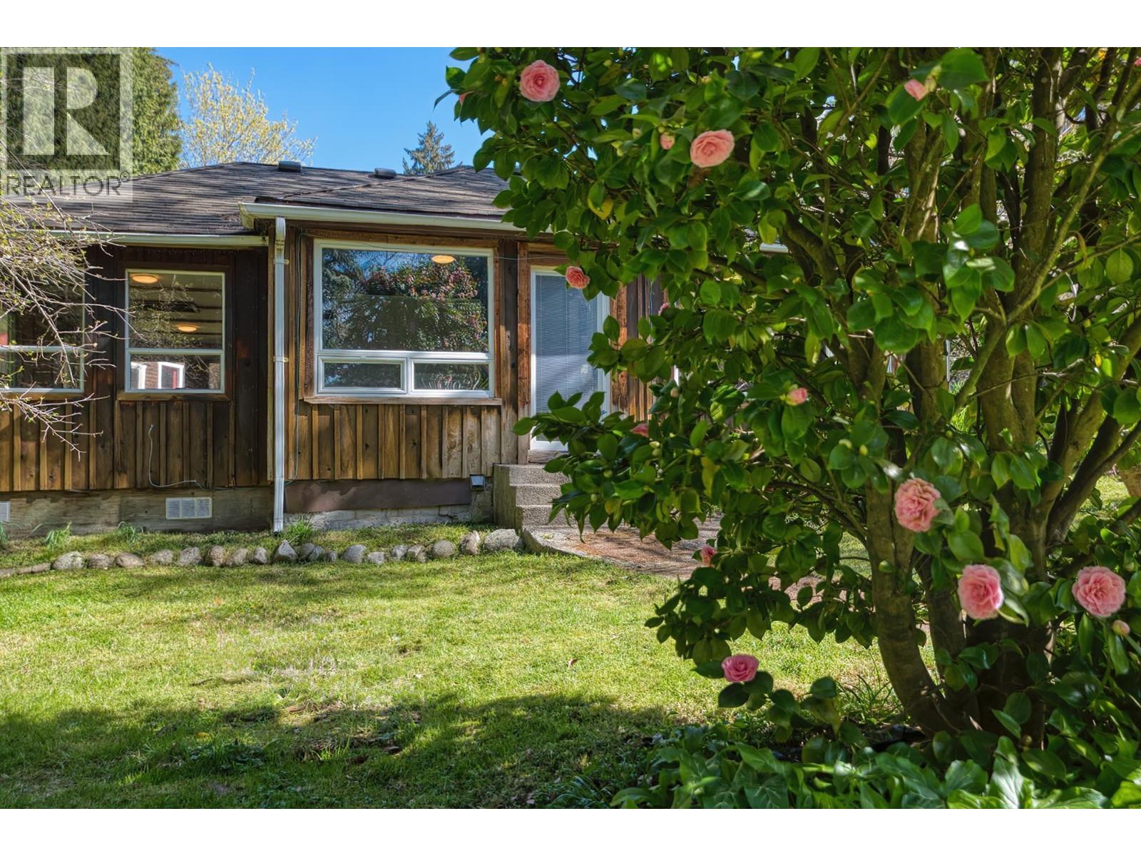 8200 REDROOFFS ROAD, Halfmoon Bay