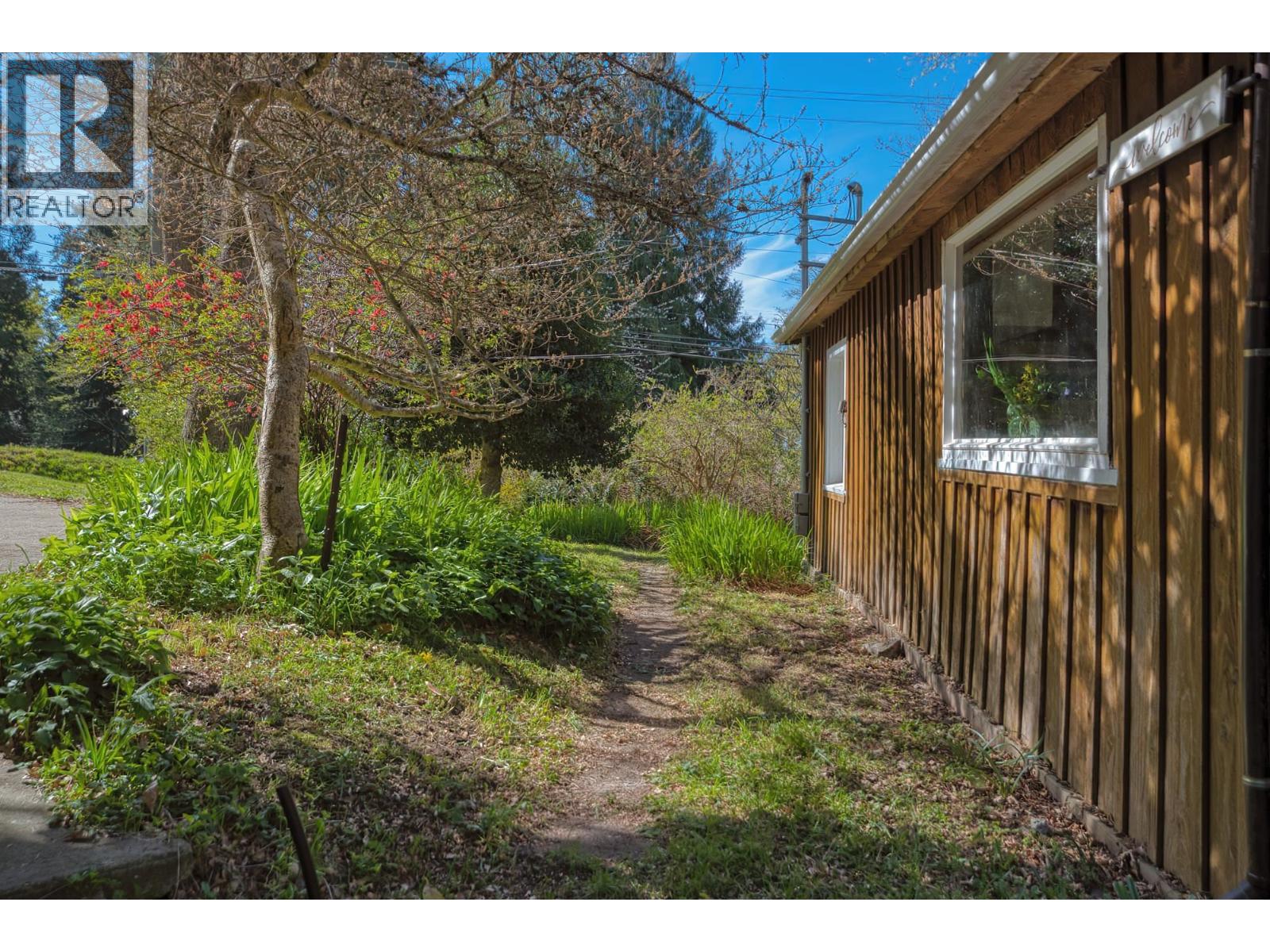 8200 REDROOFFS ROAD, Halfmoon Bay