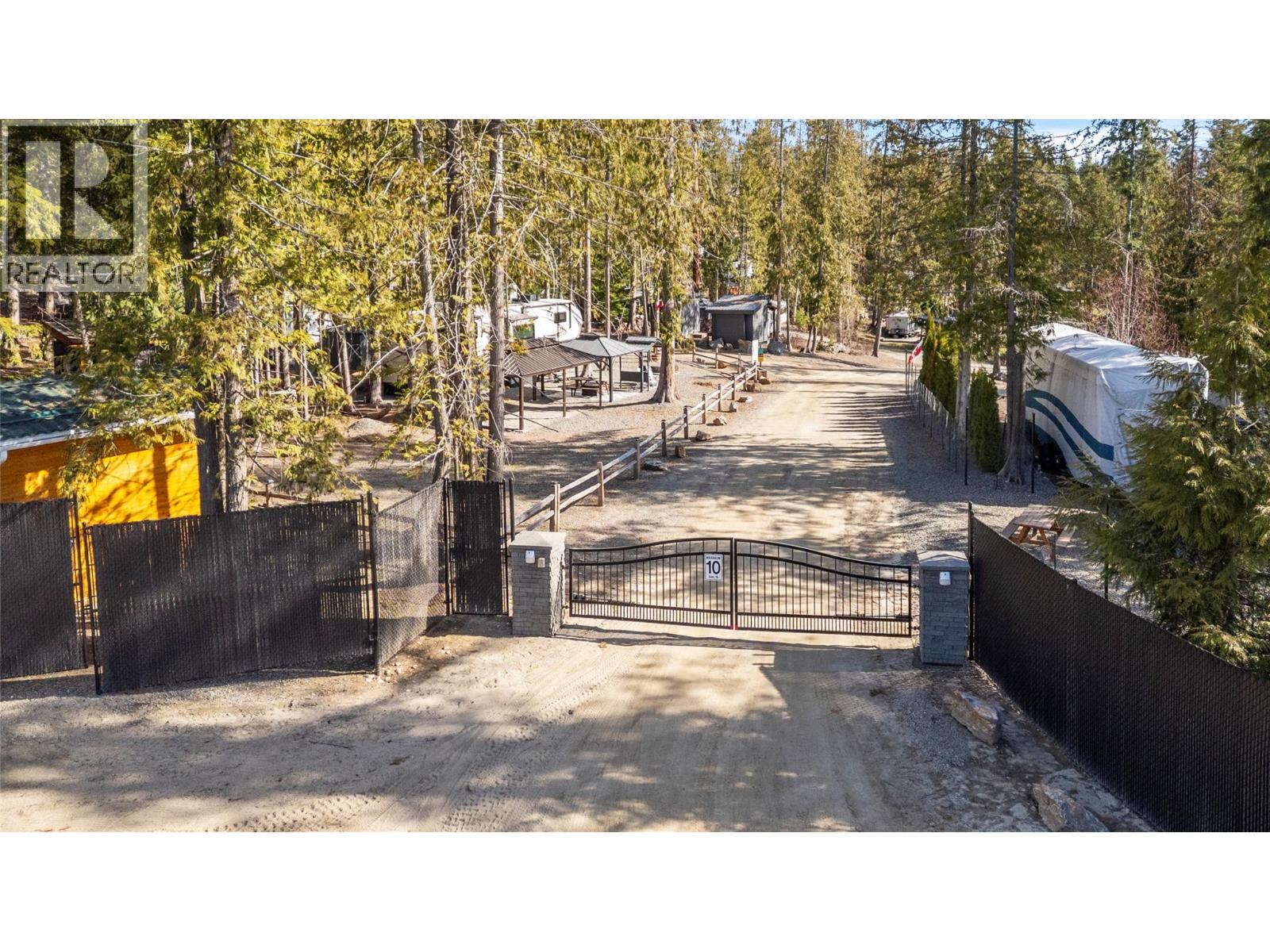  5363 Squilax-Anglemont Road, Celista