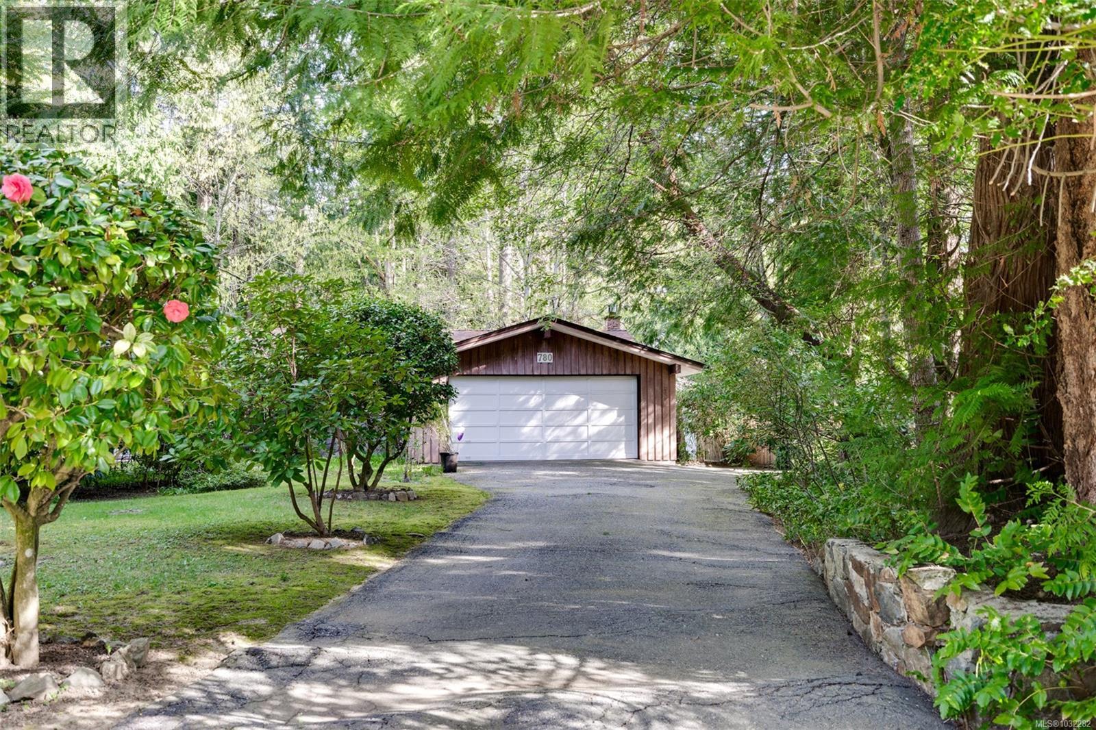  780 Helvetia Crescent, Saanich