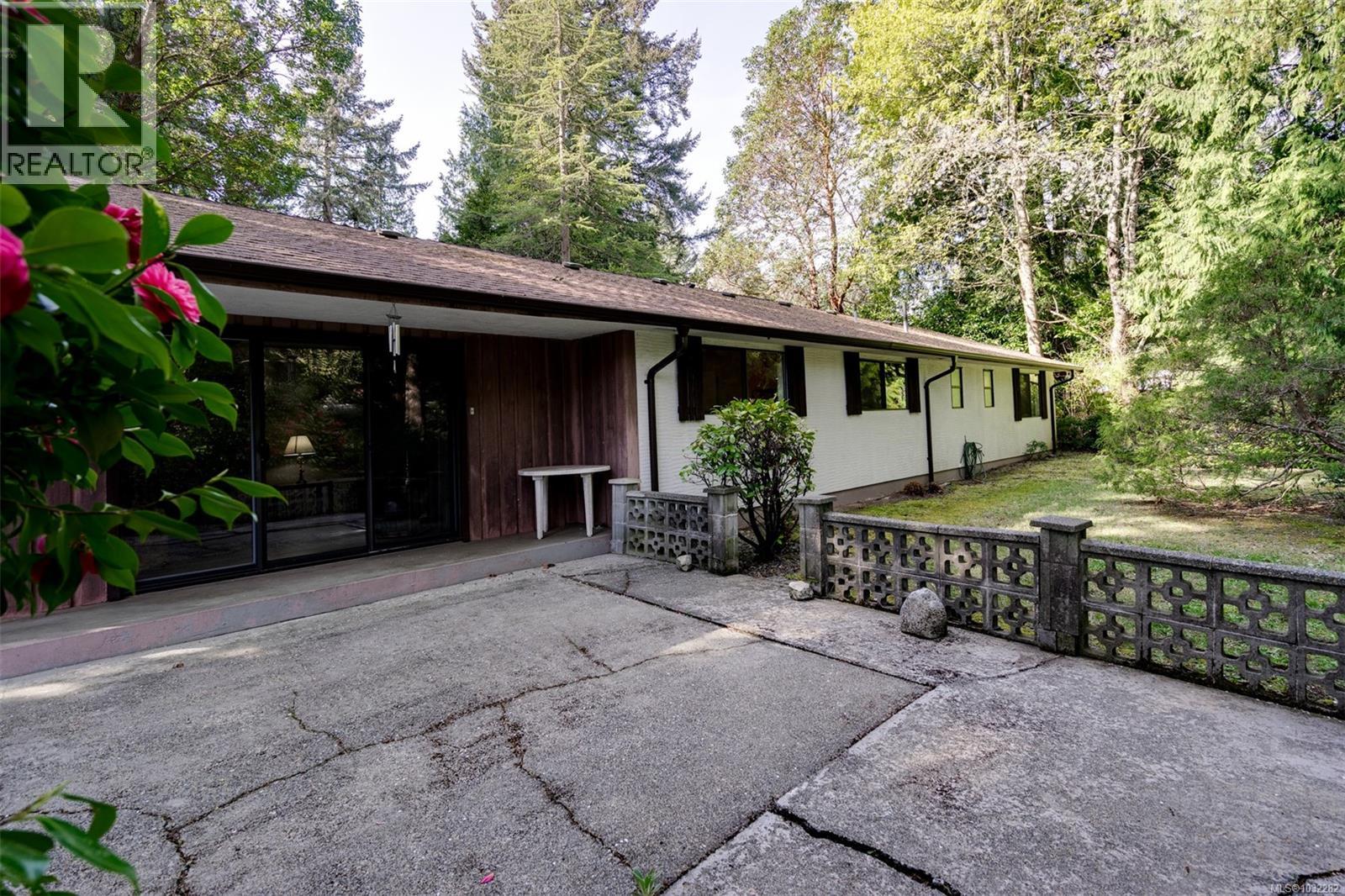  780 Helvetia Crescent, Saanich