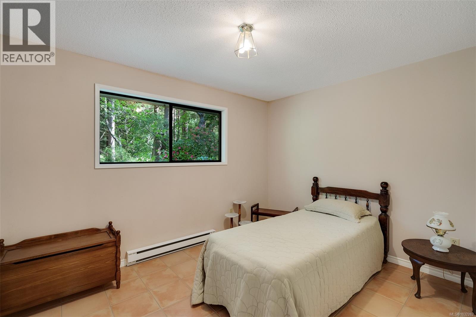  780 Helvetia Crescent, Saanich