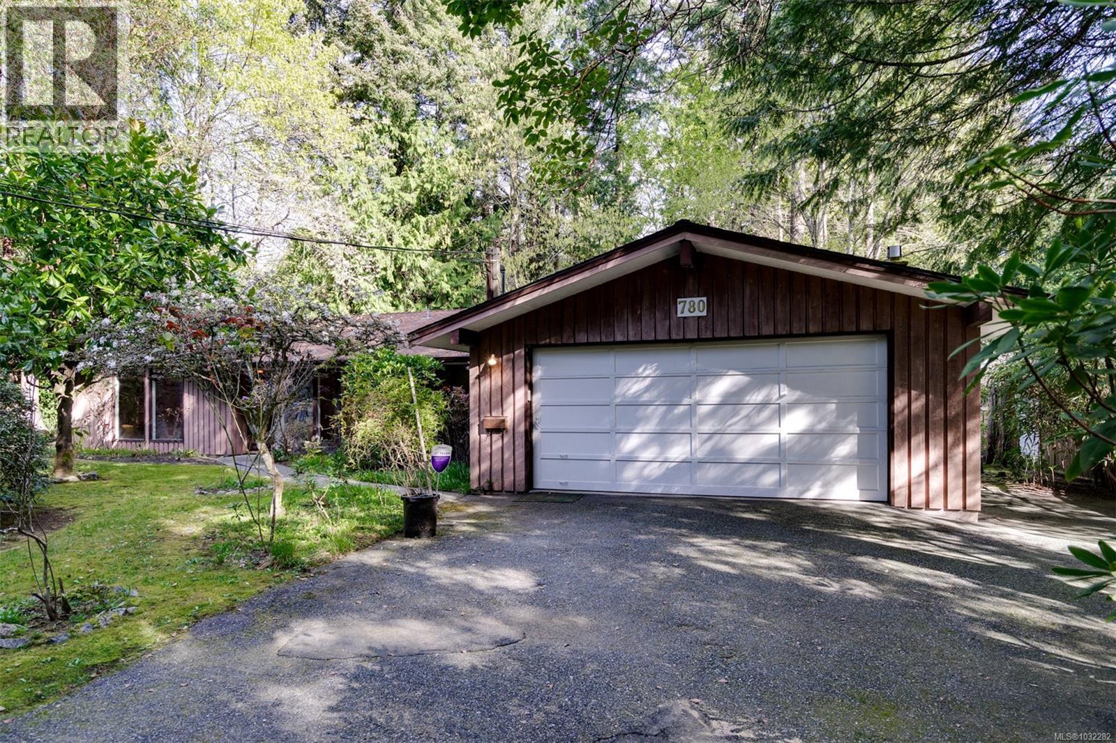  780 Helvetia Crescent, Saanich