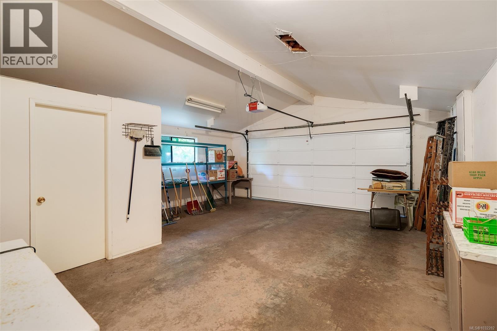 780 Helvetia Cres - 20