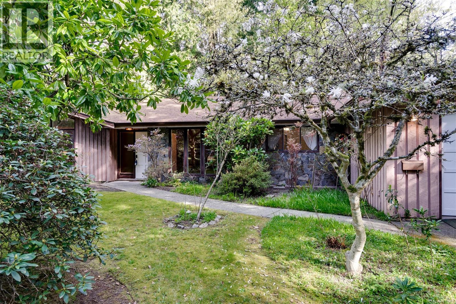  780 Helvetia Crescent, Saanich