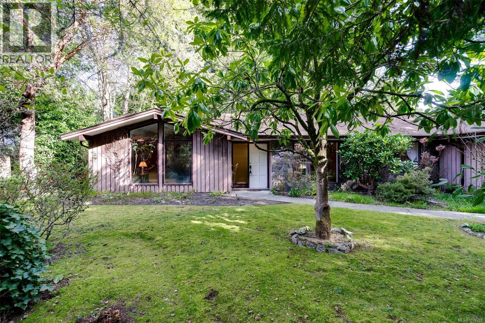  780 Helvetia Crescent, Saanich