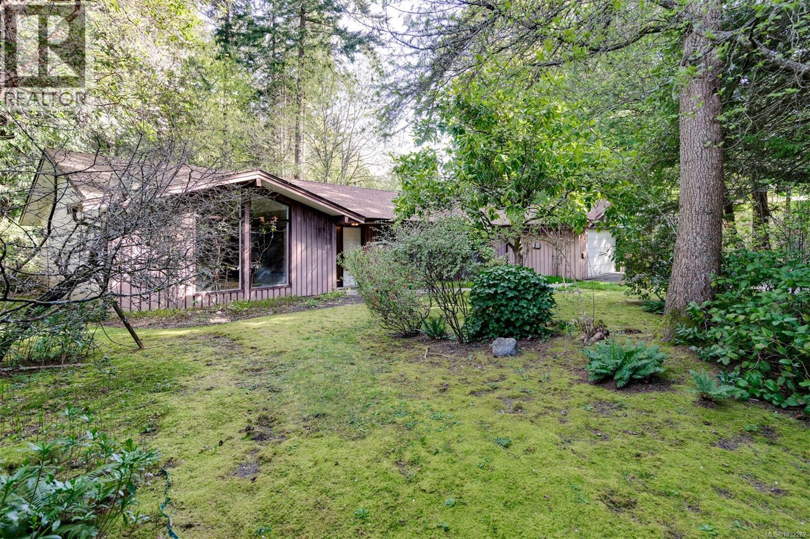  780 Helvetia Crescent, Saanich