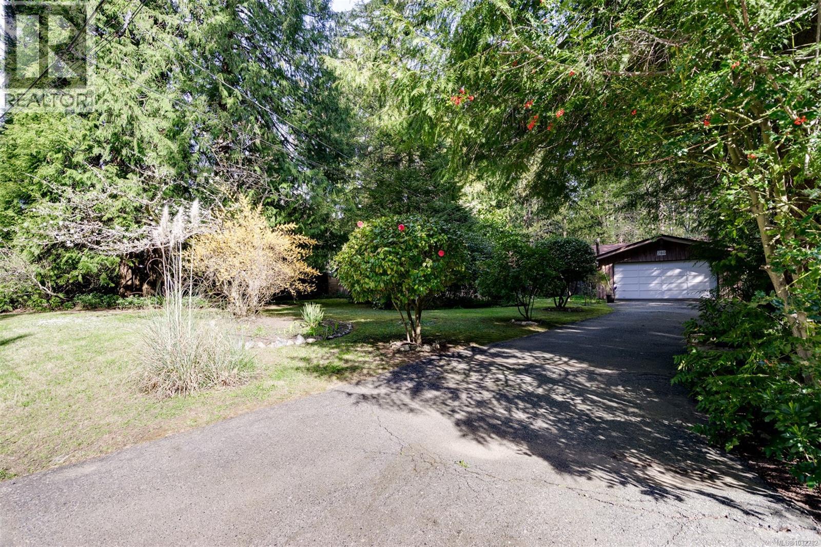  780 Helvetia Crescent, Saanich