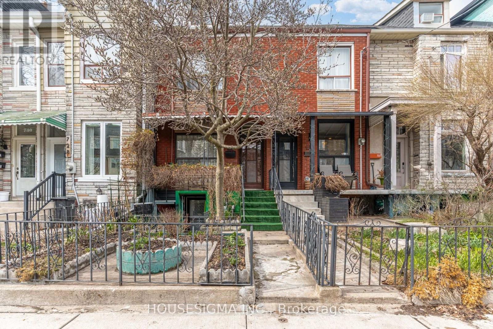 726 ADELAIDE STREET W