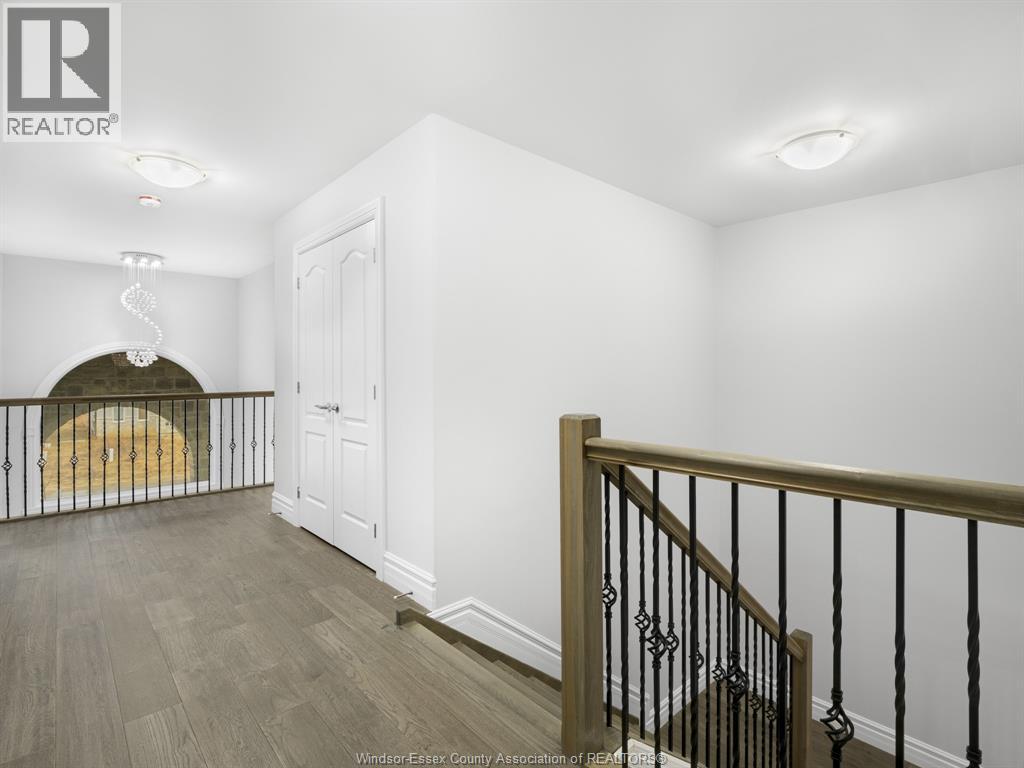 216 Cowan COURT - 17