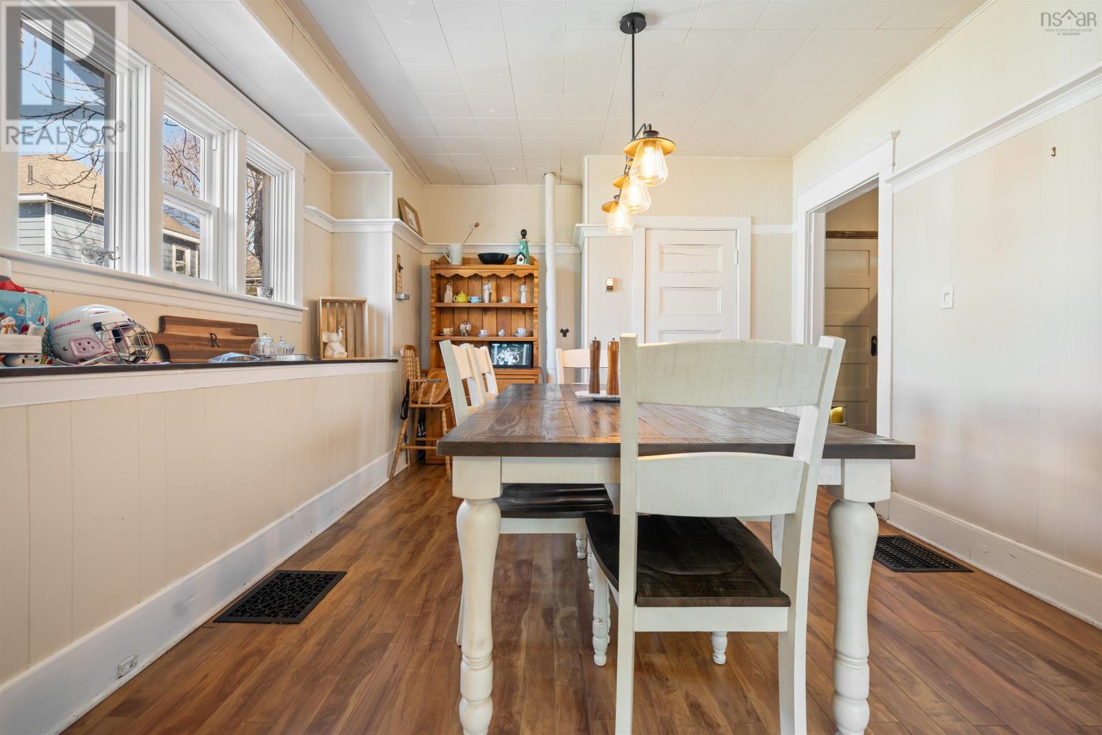 Property 30 of 49 of 2 Davison Street