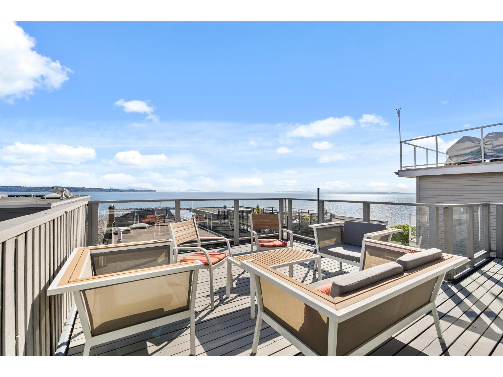 15066 ROYAL AVENUE, White Rock