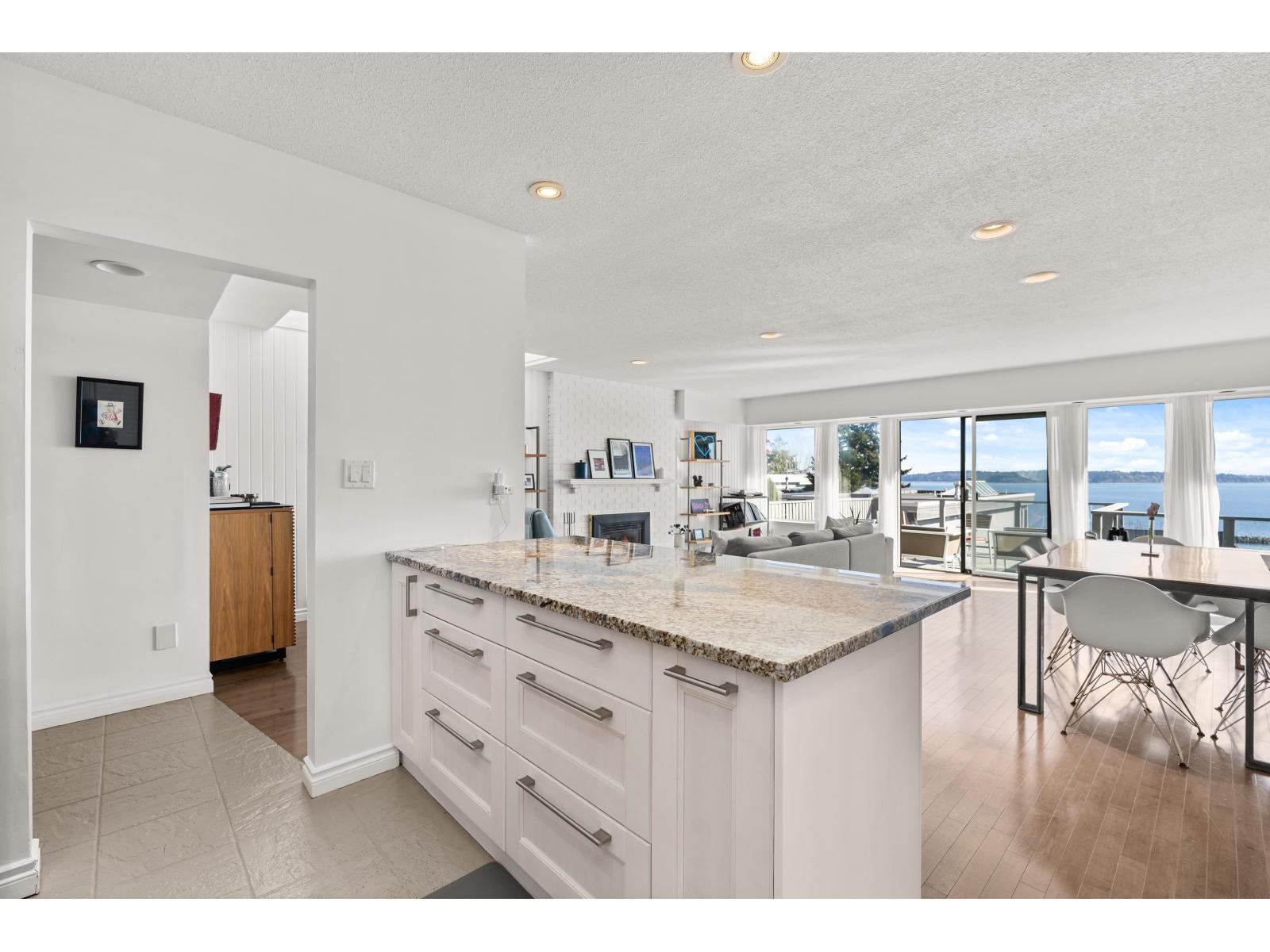 15066 ROYAL AVENUE, White Rock
