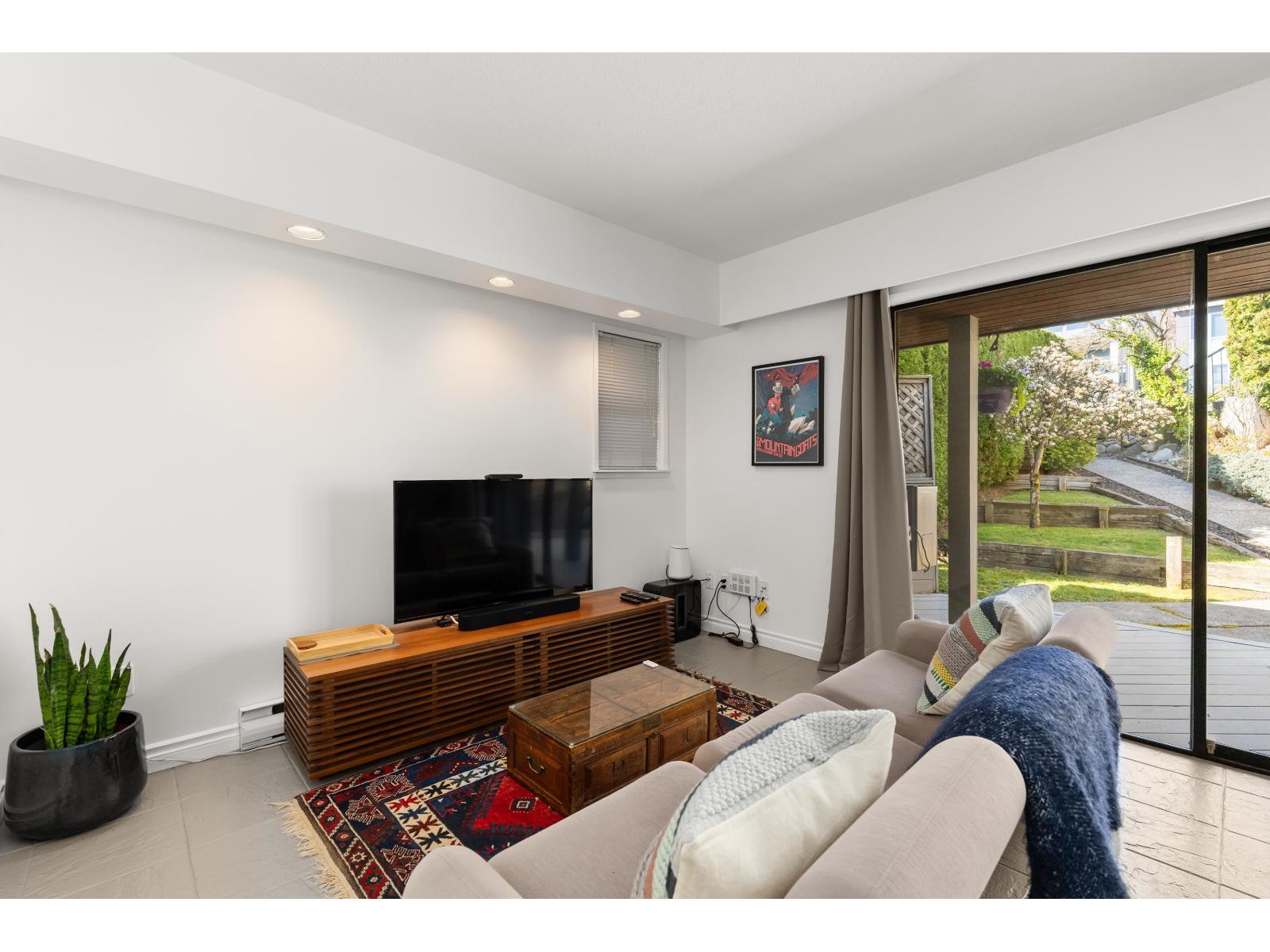 15066 ROYAL AVENUE, White Rock