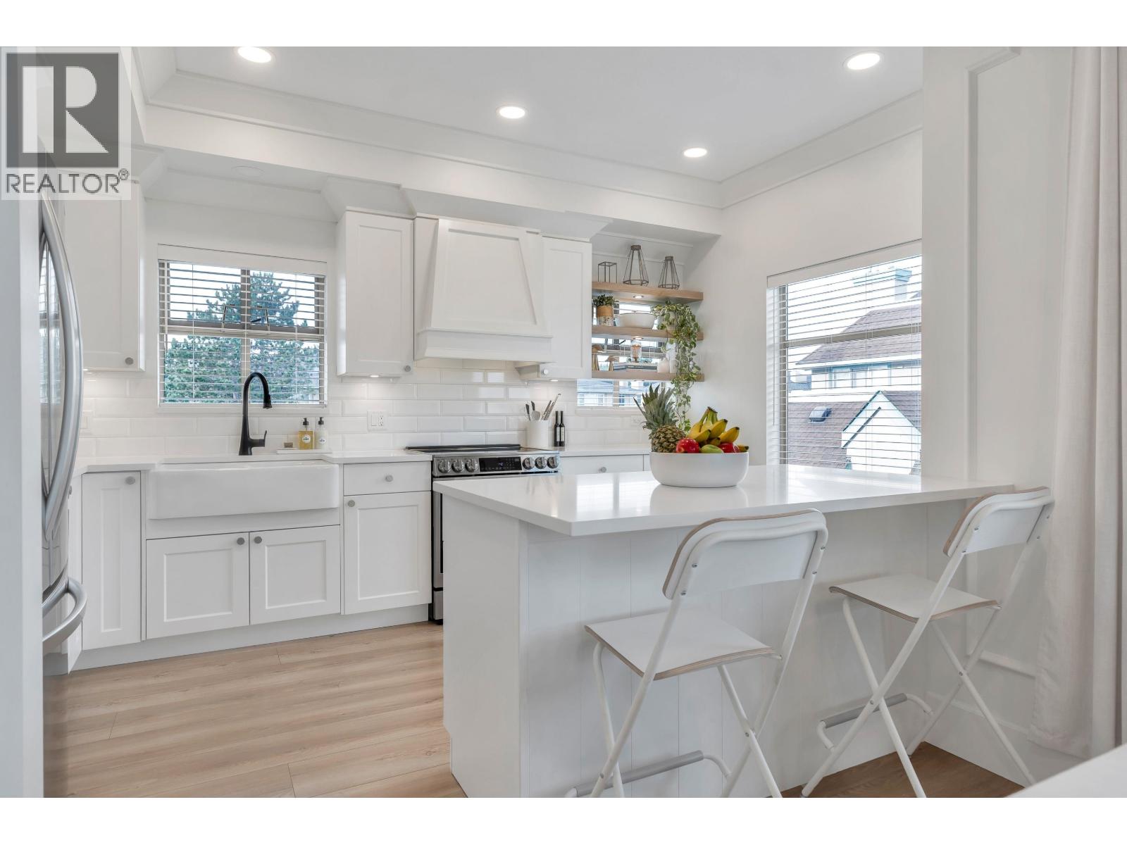 #301-1118 55 Street, Delta