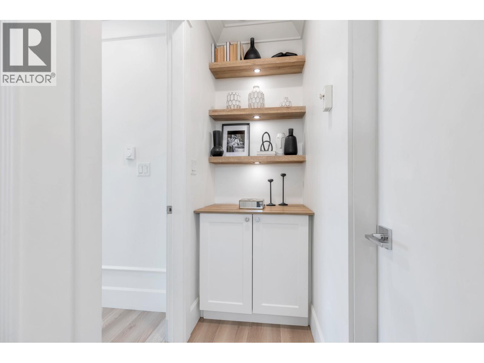 #301-1118 55 Street, Delta