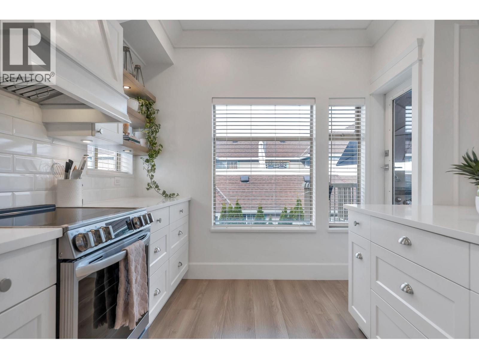 #301-1118 55 Street, Delta