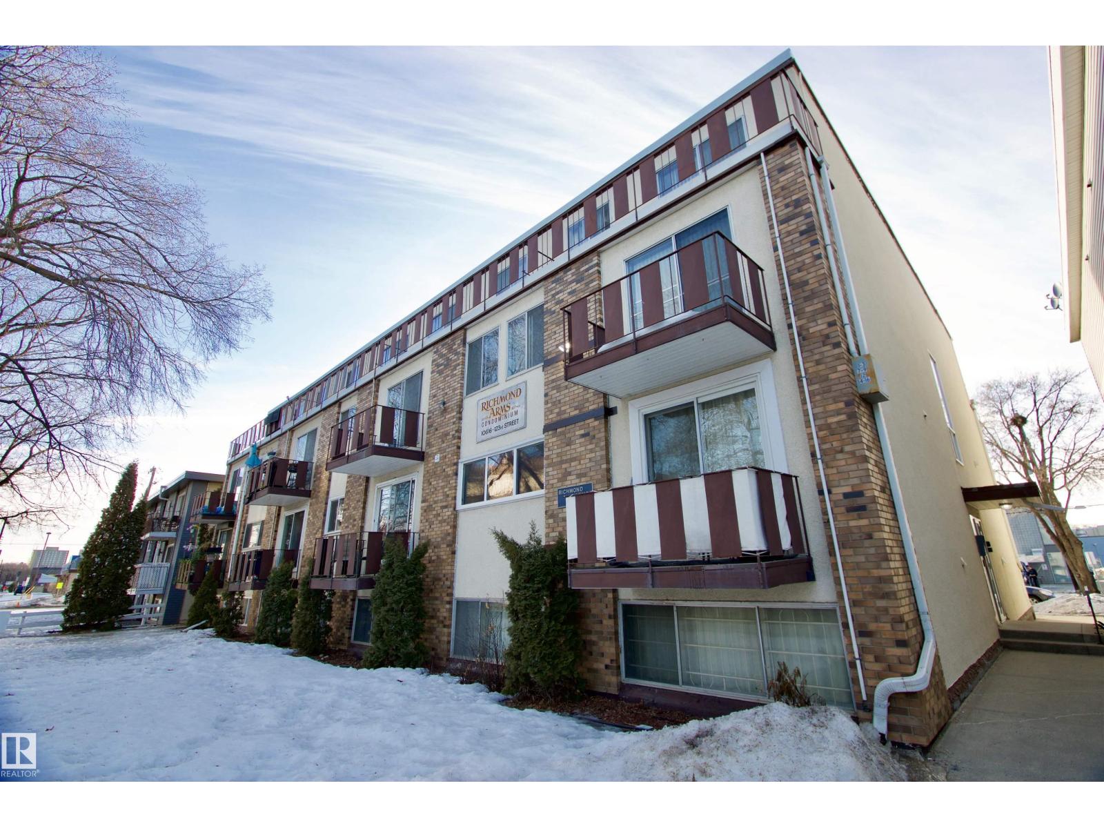 #18 10616 123 ST NW - 10
