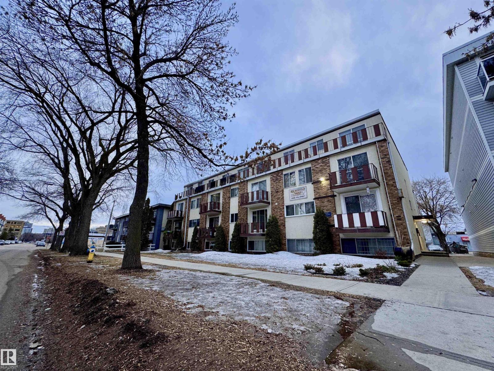 #18 10616 123 ST NW - 2