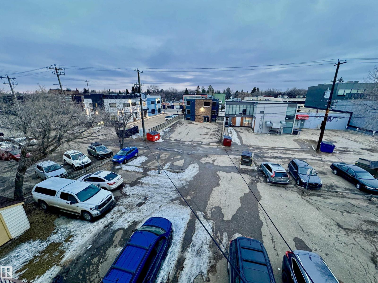 #18 10616 123 ST NW - 41