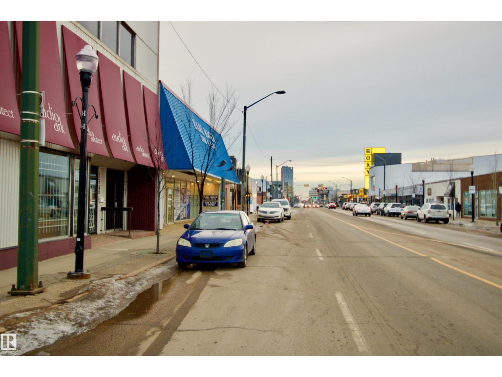 #18 10616 123 ST NW - 66