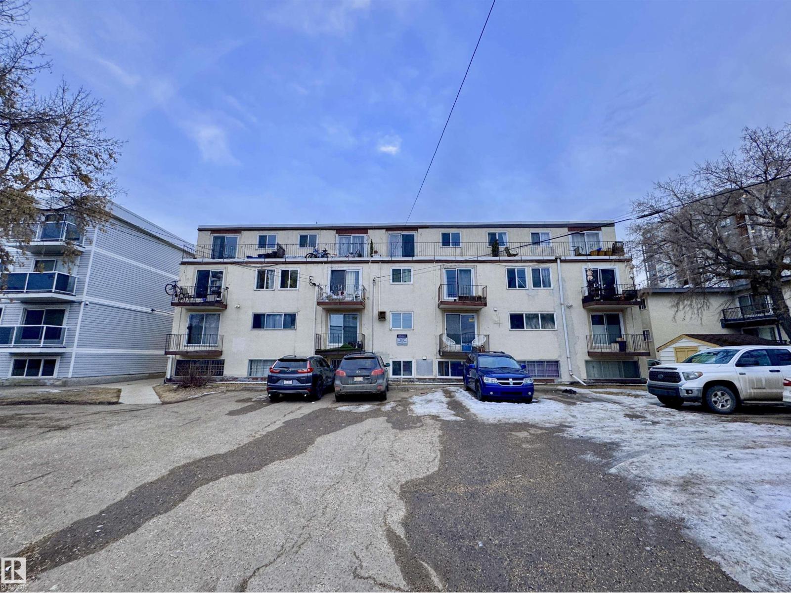 #18 10616 123 ST NW - 9