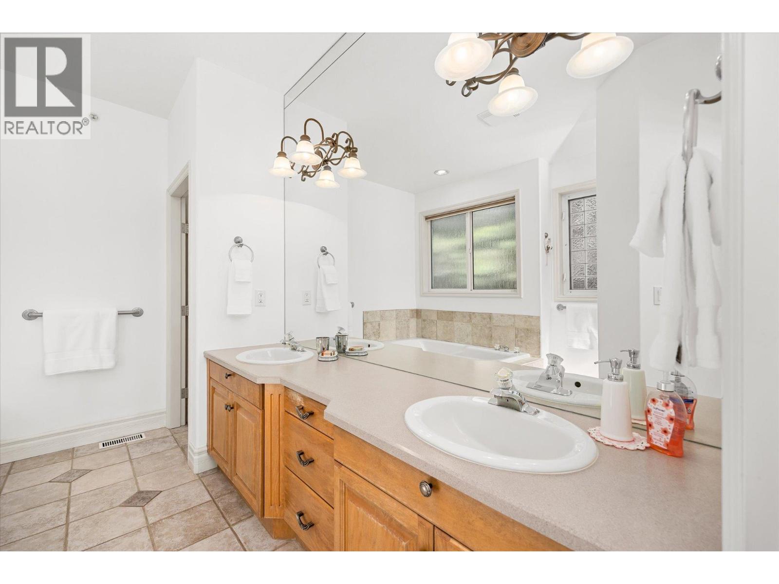 6157 Gillam Crescent, Peachland