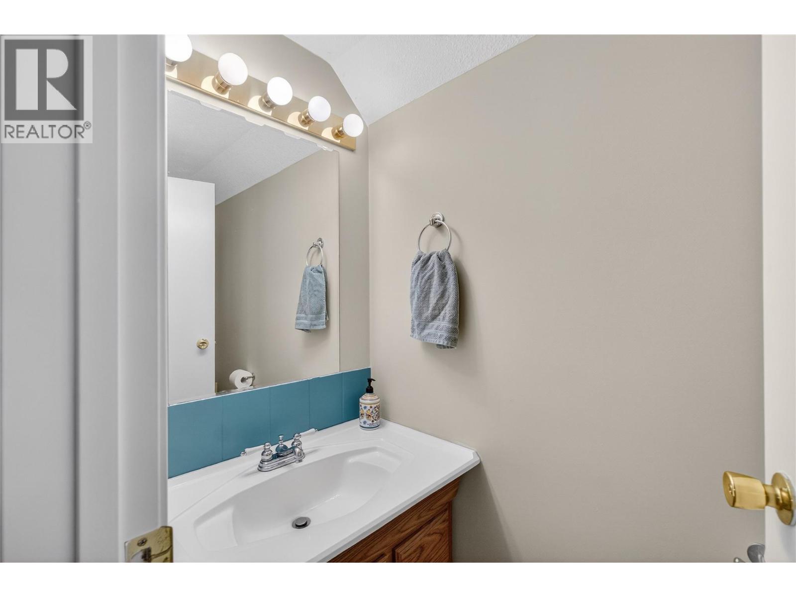 15 505 Poage Avenue, Sicamous