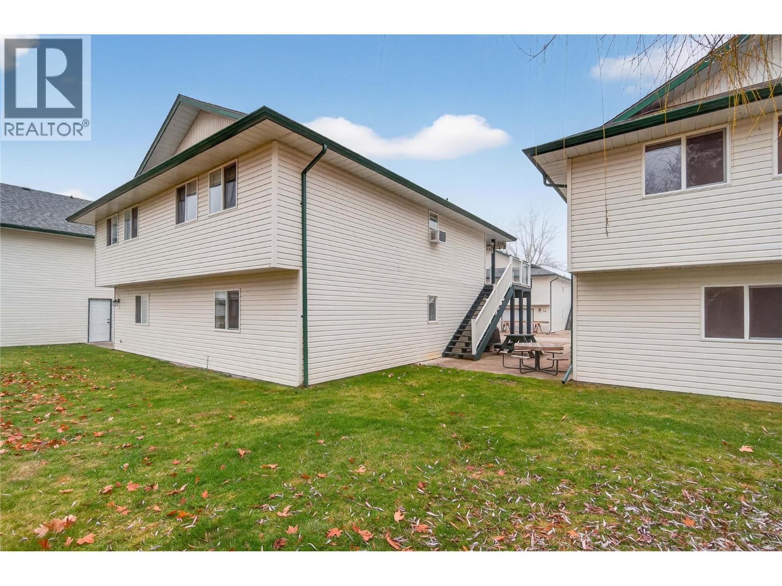 15 505 Poage Avenue, Sicamous