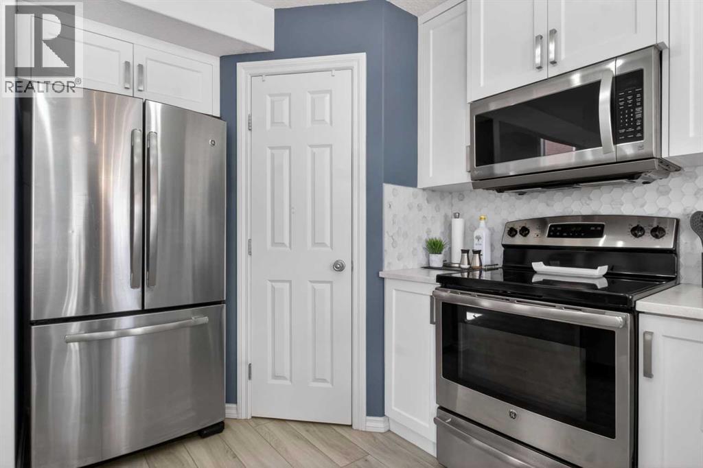 Single Family House for Sale in  Royal Crest View NW Royal Oak Calgary 