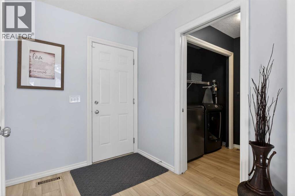 Single Family House for Sale in  Royal Crest View NW Royal Oak Calgary 