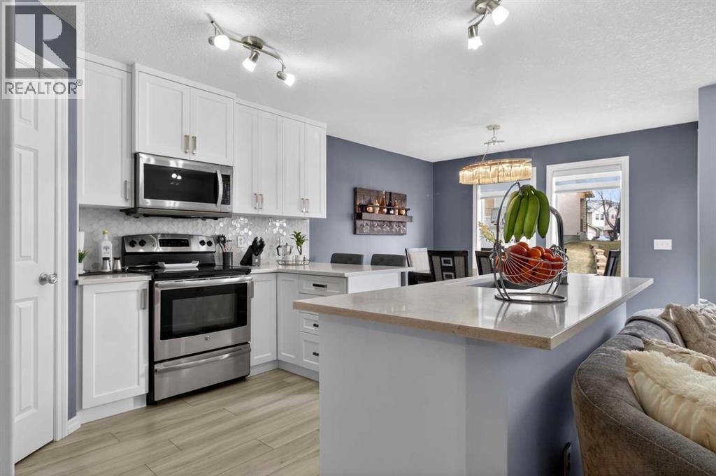 Single Family House for Sale in  Royal Crest View NW Royal Oak Calgary 