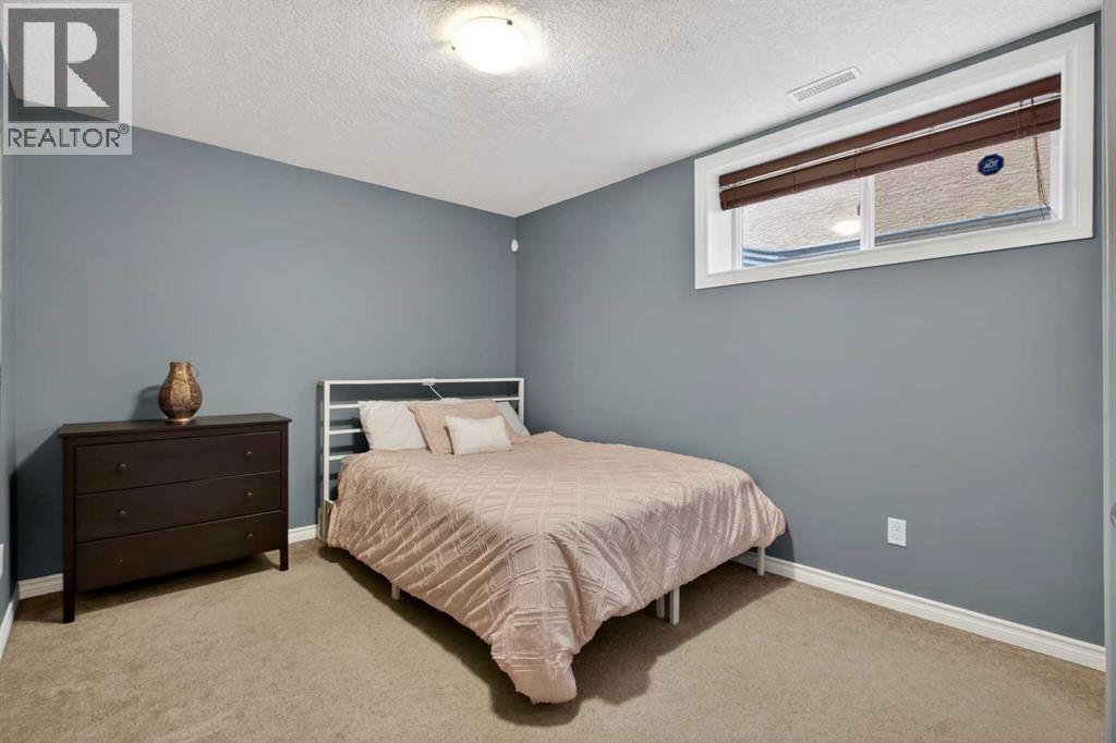 Single Family House for Sale in  Royal Crest View NW Royal Oak Calgary 