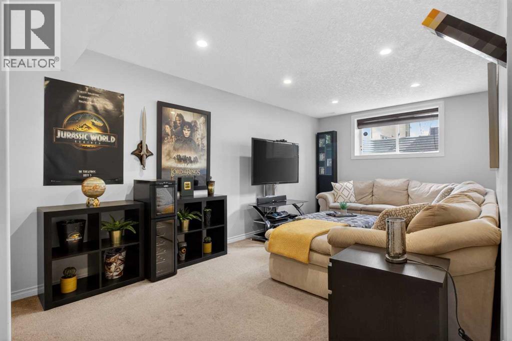 Single Family House for Sale in  Royal Crest View NW Royal Oak Calgary 