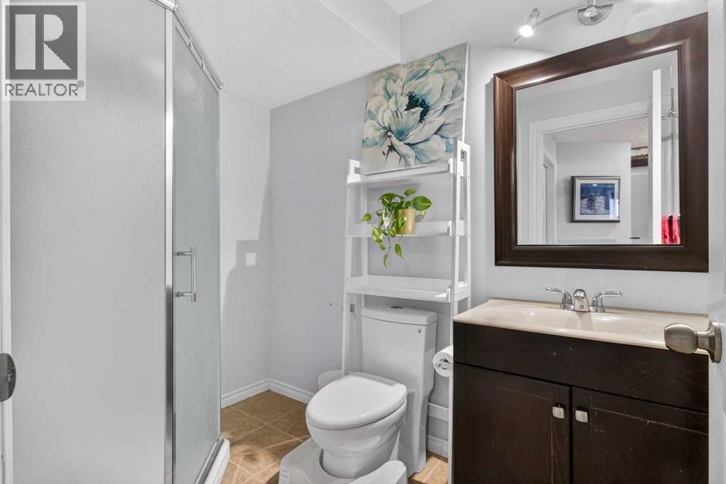 Single Family House for Sale in  Royal Crest View NW Royal Oak Calgary 