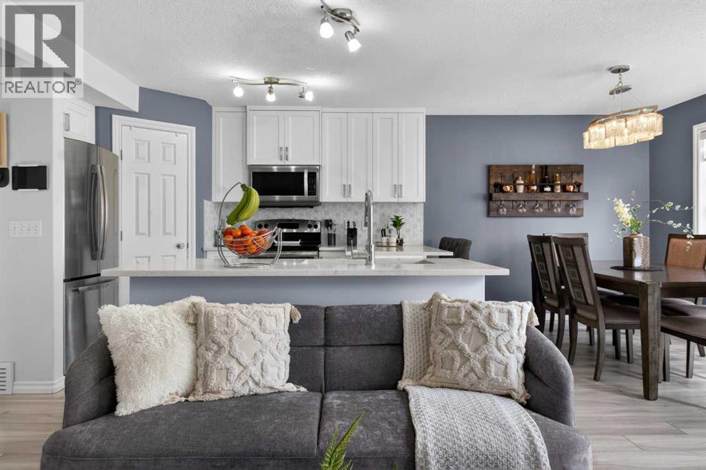 Single Family House for Sale in  Royal Crest View NW Royal Oak Calgary 