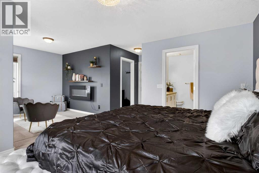 Single Family House for Sale in  Royal Crest View NW Royal Oak Calgary 