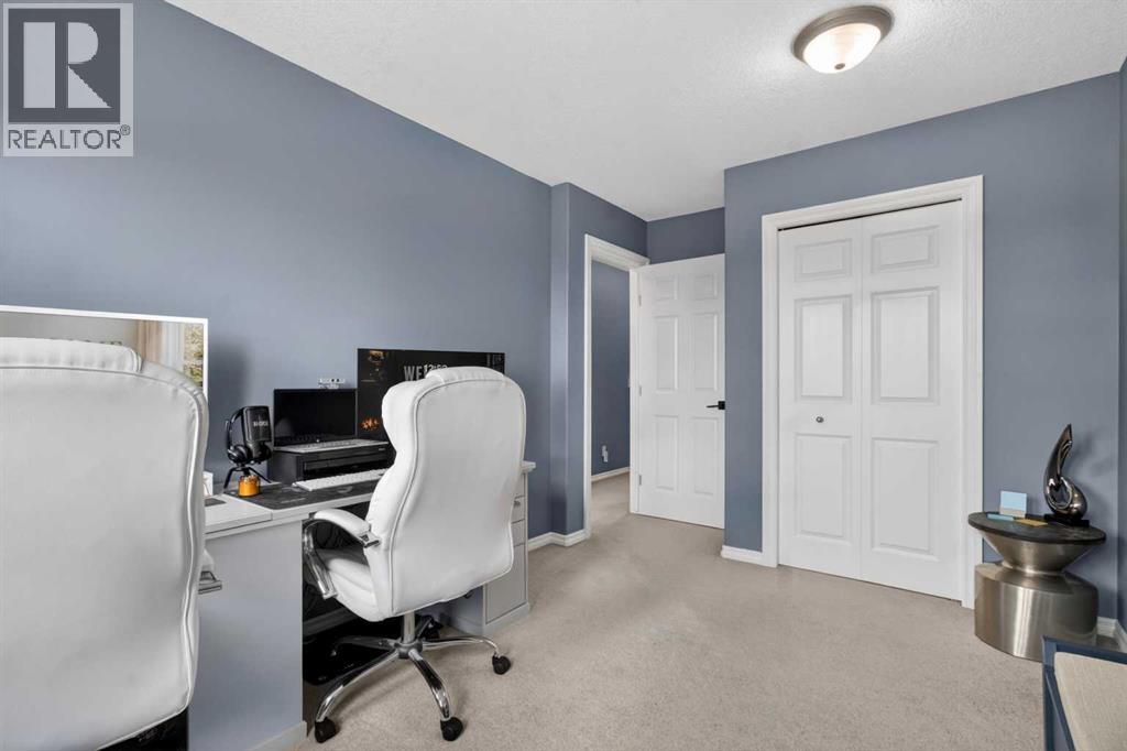 Single Family House for Sale in  Royal Crest View NW Royal Oak Calgary 