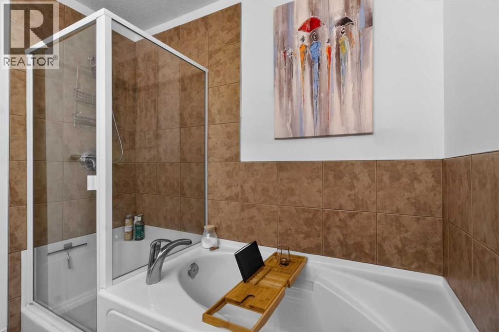 Single Family House for Sale in  Royal Crest View NW Royal Oak Calgary 