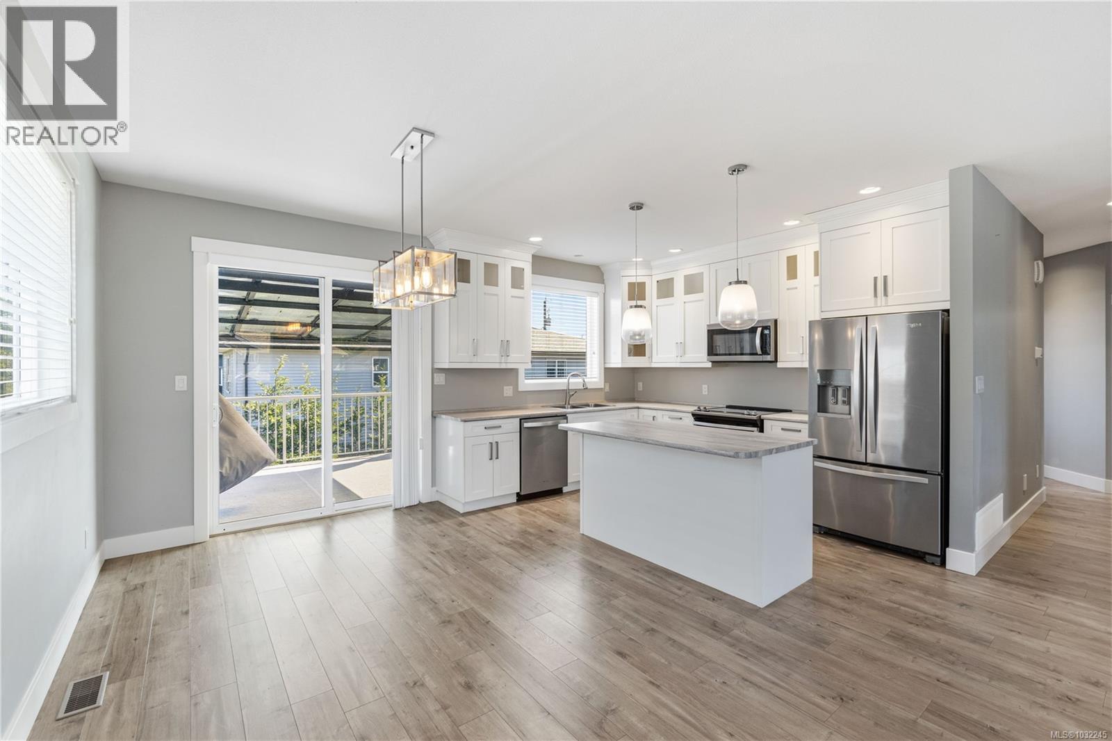 994 DOUGLAS AVE - 13