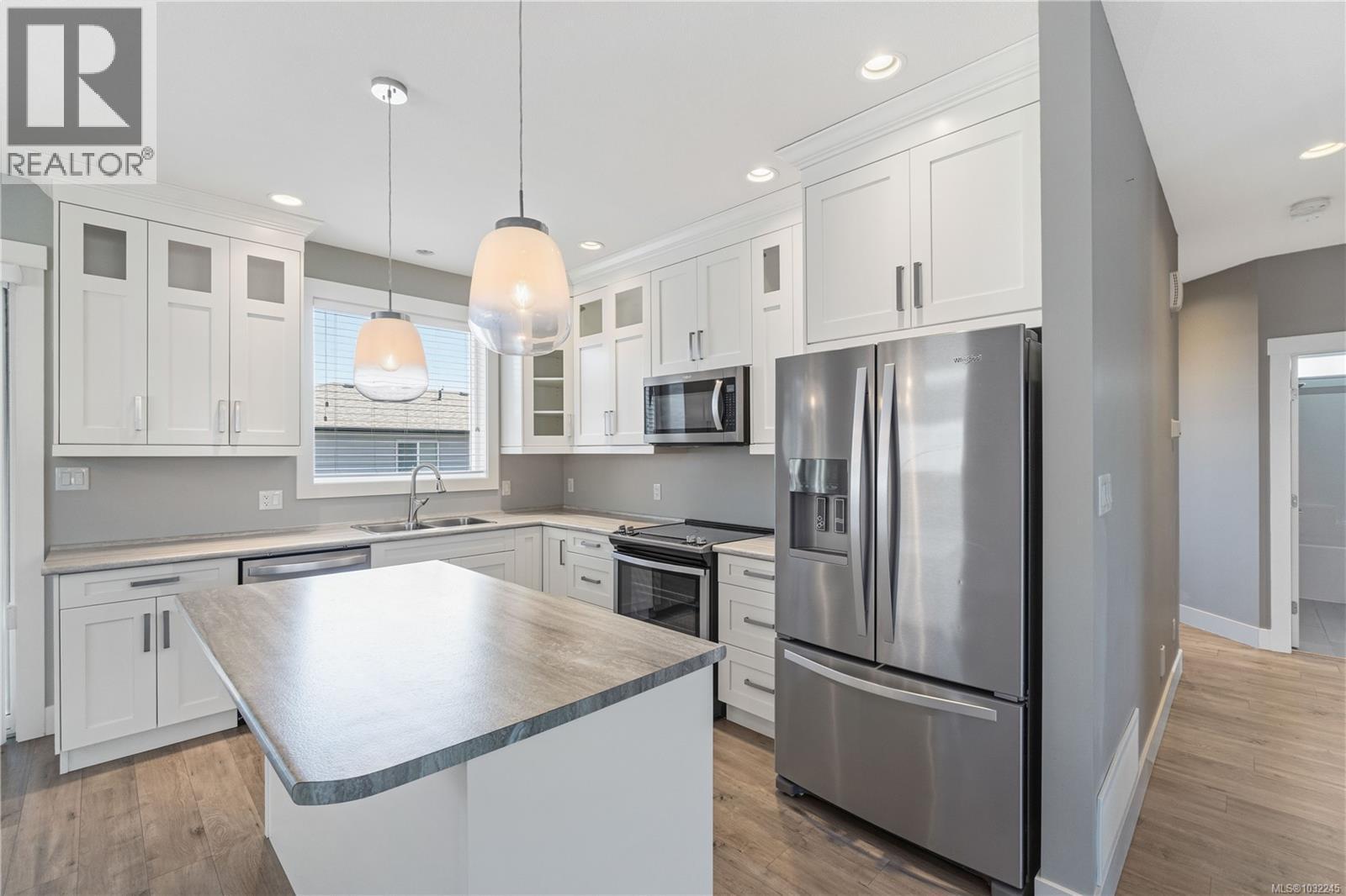 994 DOUGLAS AVE - 15